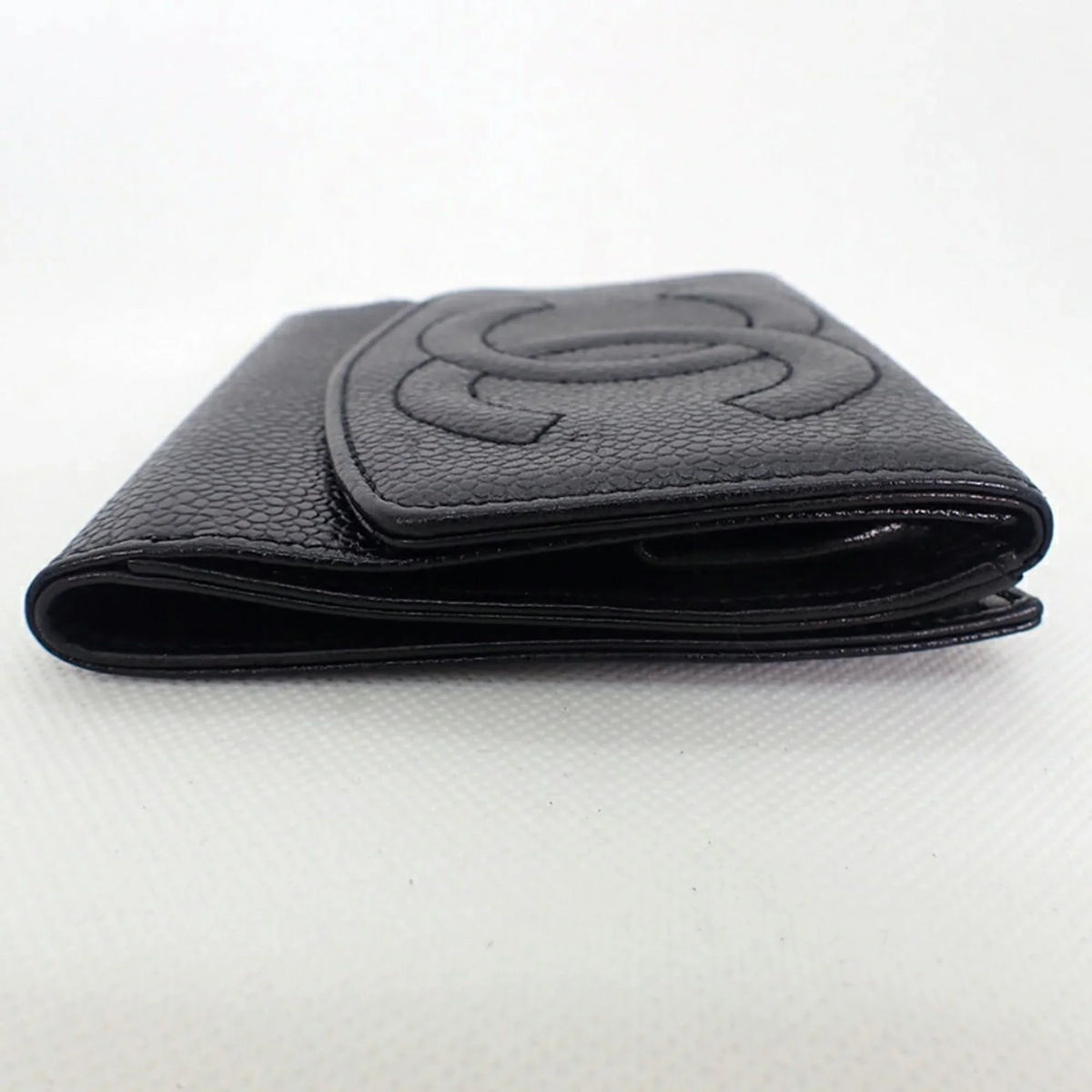 Pre-Owned trifold caviar skin (Good) black wallet