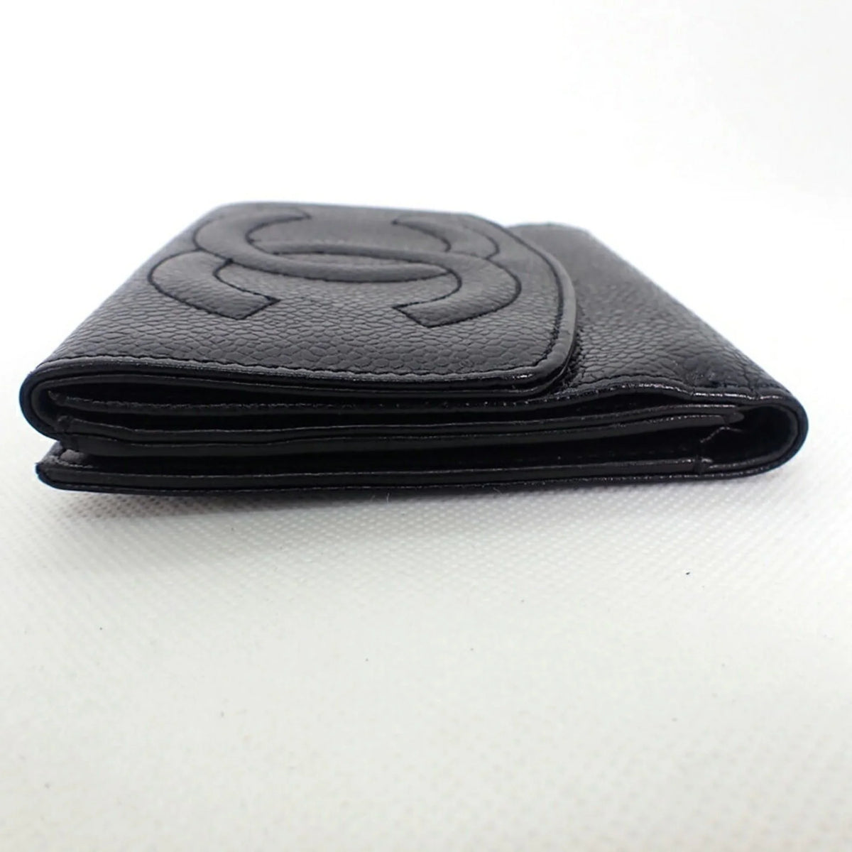 Pre-Owned trifold caviar skin (Good) black wallet